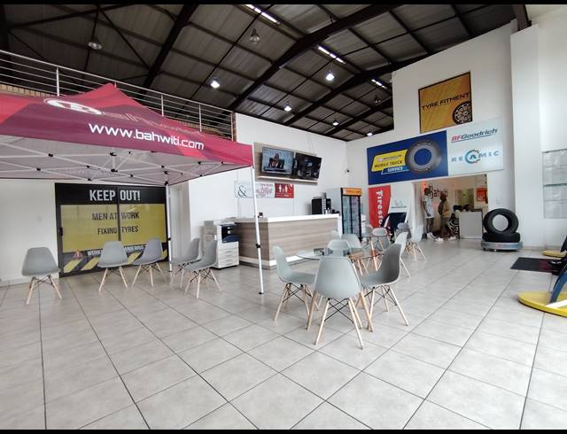 1,078M² WAREHOUSE TO LET IN AIRPORT PARK